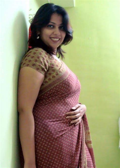 aunty hot saree|Free Aunty In Saree Photos